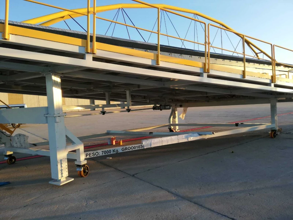 Projekt für die Luftfahrbranche. Schwerlastrollen mit der maximal Sicherheit und Lenkbarkeitv transportieren.