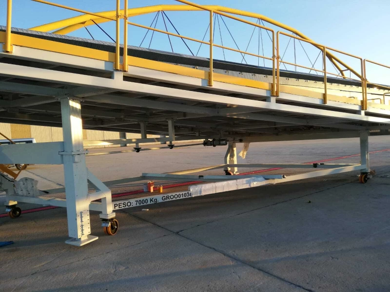 Projekt für die Luftfahrbranche. Schwerlastrollen mit der maximal Sicherheit und Lenkbarkeitv transportieren.