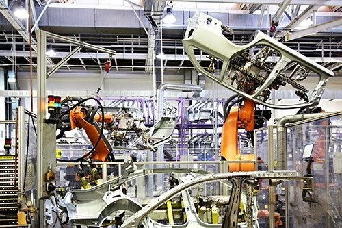 Automobil